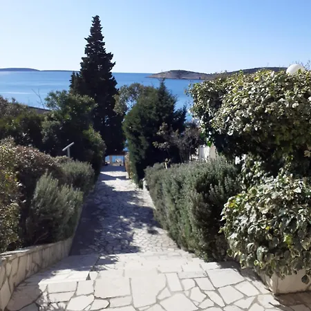Senka - Oliver Martinscica (Cres)